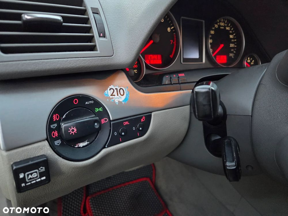 Audi A4 Limousine - 8