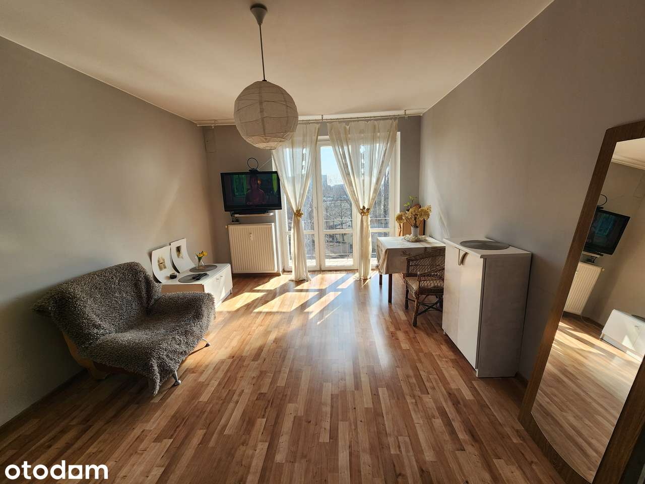 2 pokoje, ul.Uniwersytecka, duży balkon. BEZPOŚREDNIO !!!
