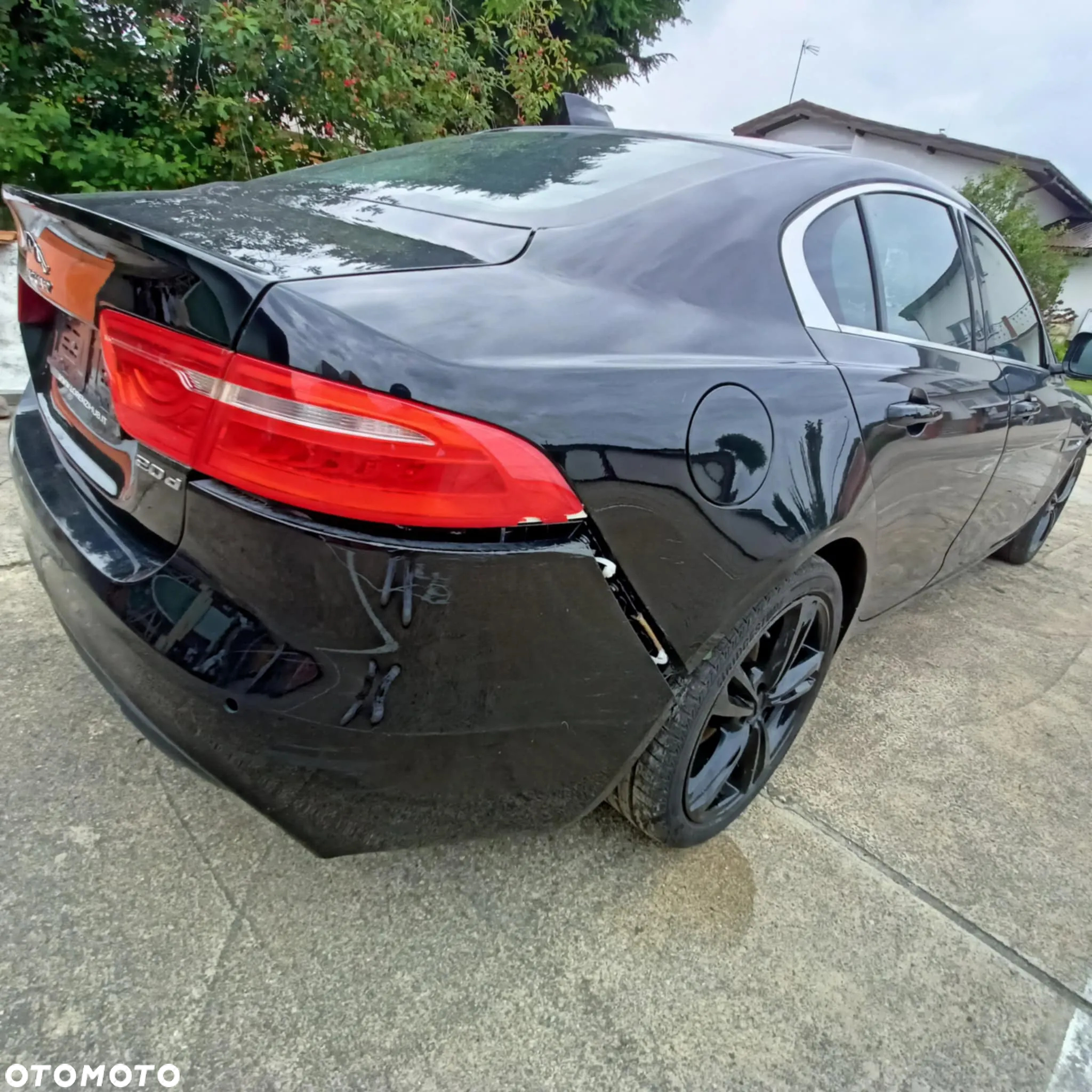 Jaguar XE 2.0 D AWD Prestige - 4