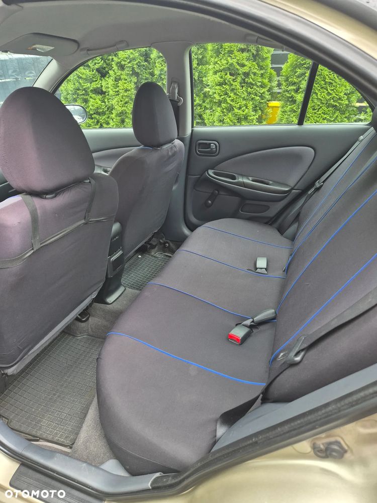 Nissan Almera 1.5 Base - 8