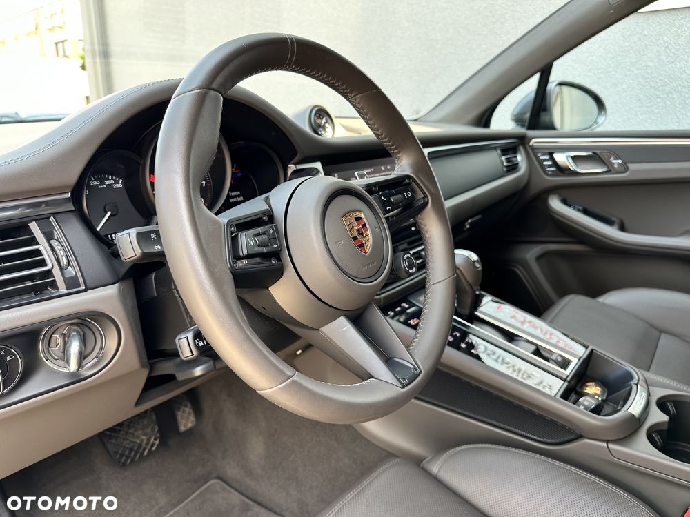 Porsche Macan T - 12