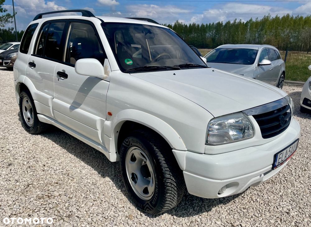 Suzuki Grand Vitara 2.0 Club - 25