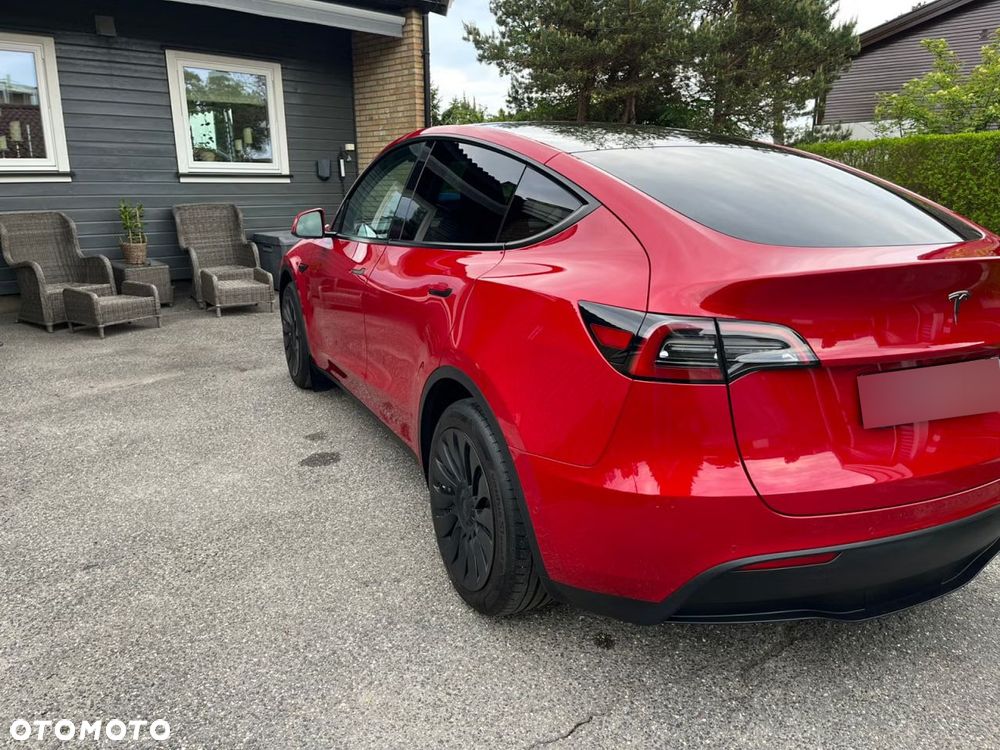 Tesla Model Y Long Range Dual Motor AWD - 11