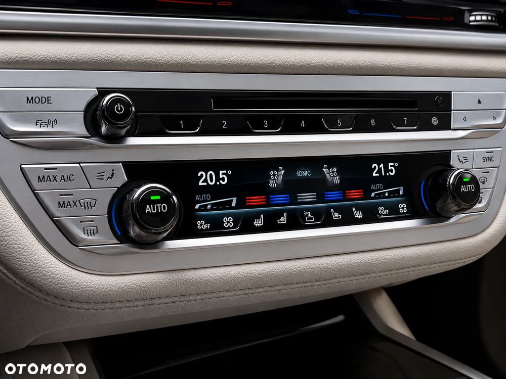 BMW Seria 7 750i xDrive sport - 24