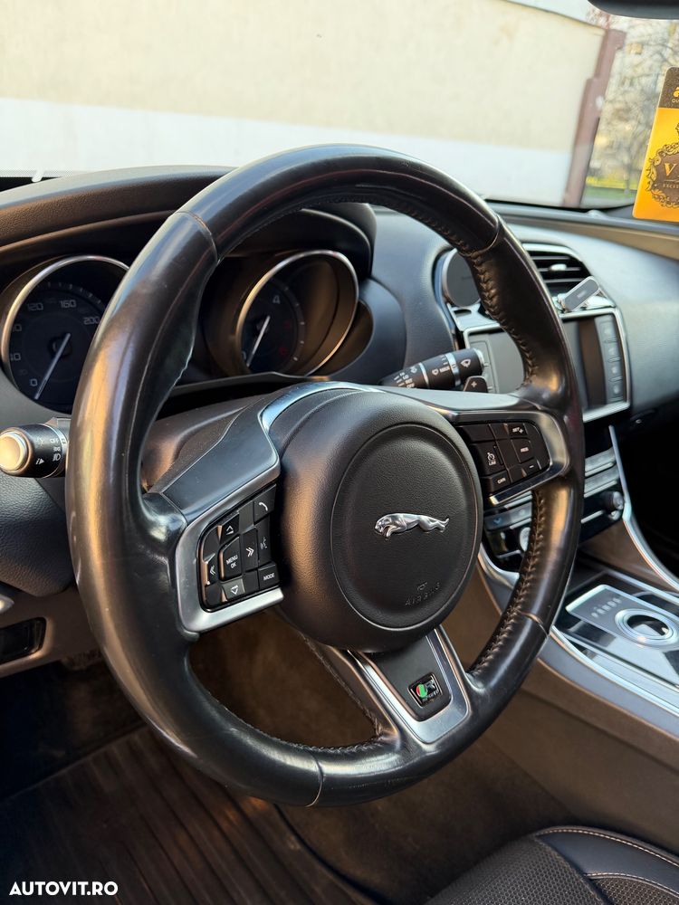 Jaguar XE 20d Aut. R-Sport - 17