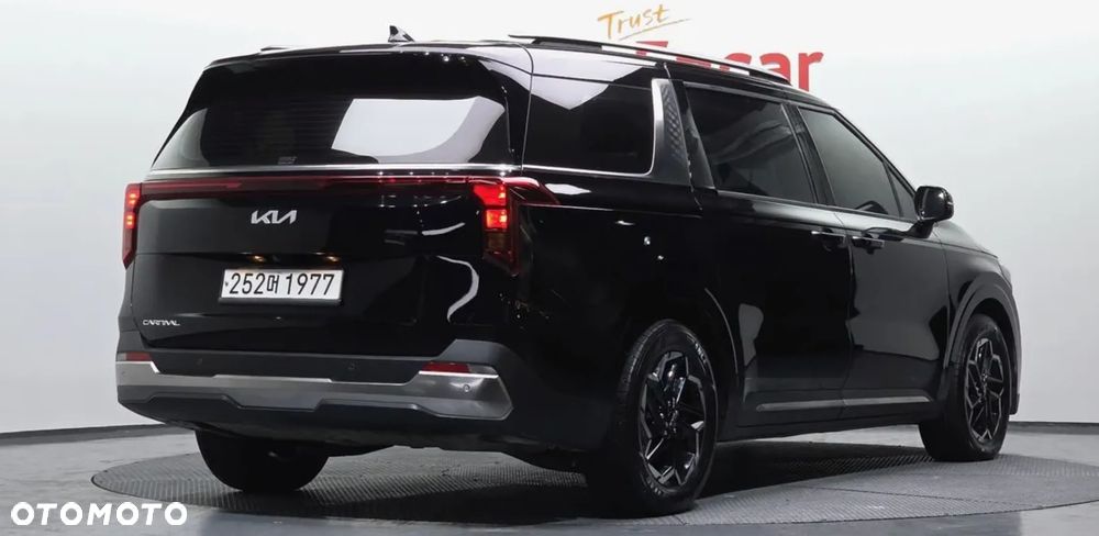 Kia Carnival - 2