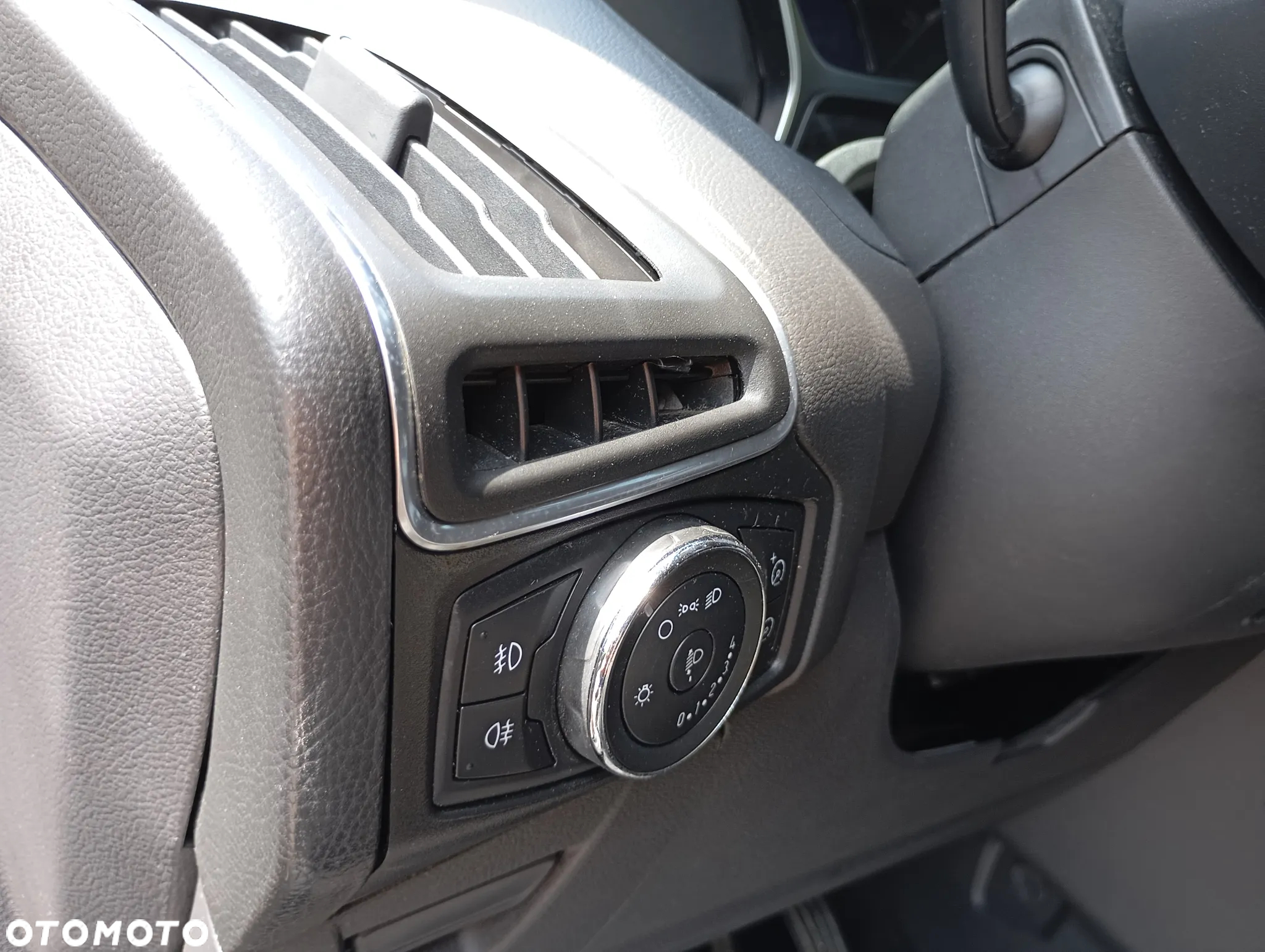 Ford Focus 1.6 TDCi DPF SYNC Edition - 8