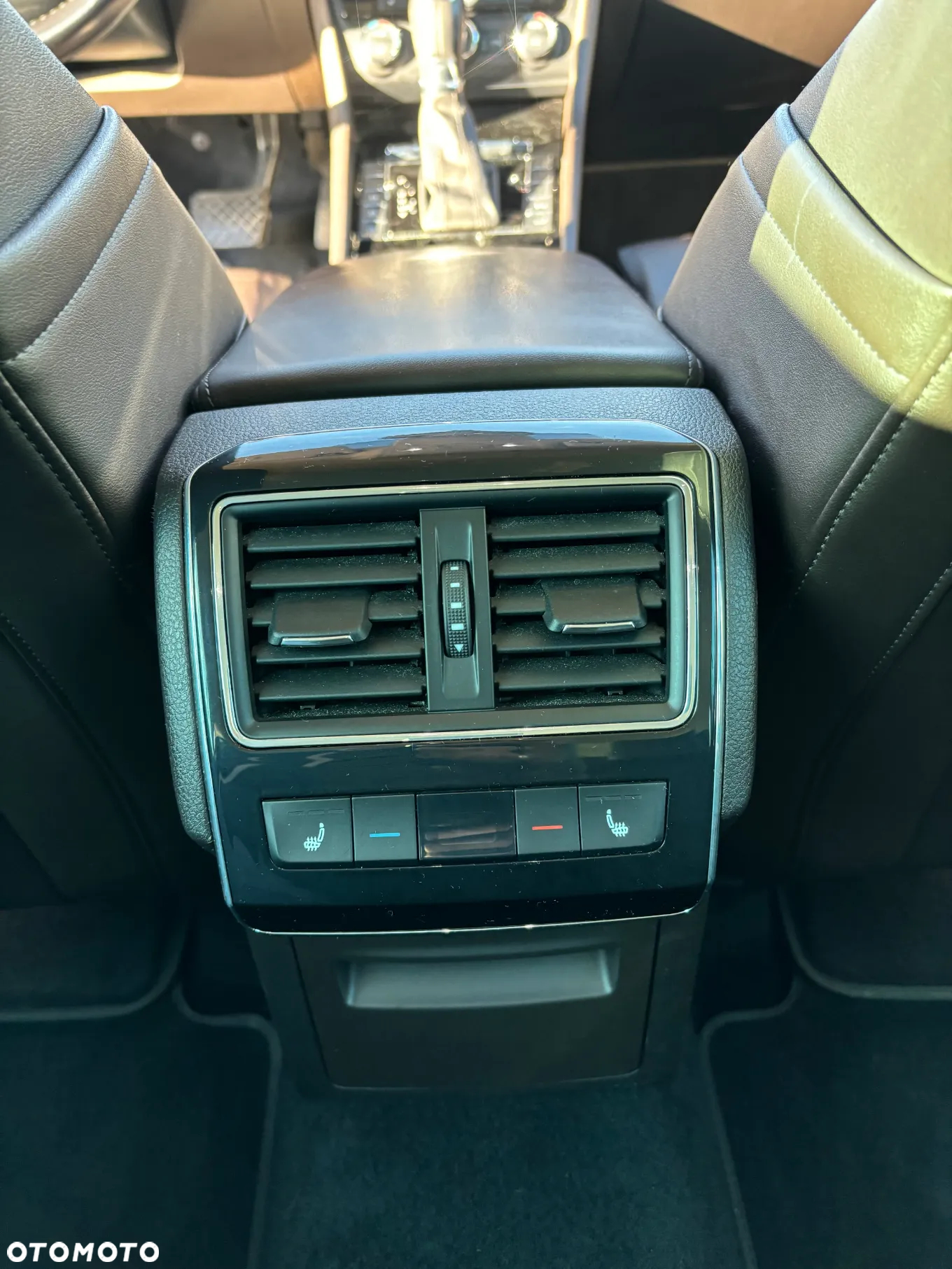 Skoda Superb 2.0 TDI 4x4 L&K DSG - 10