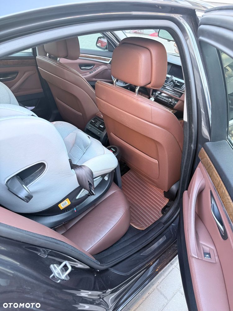 BMW Seria 5 535i xDrive Luxury Line - 9