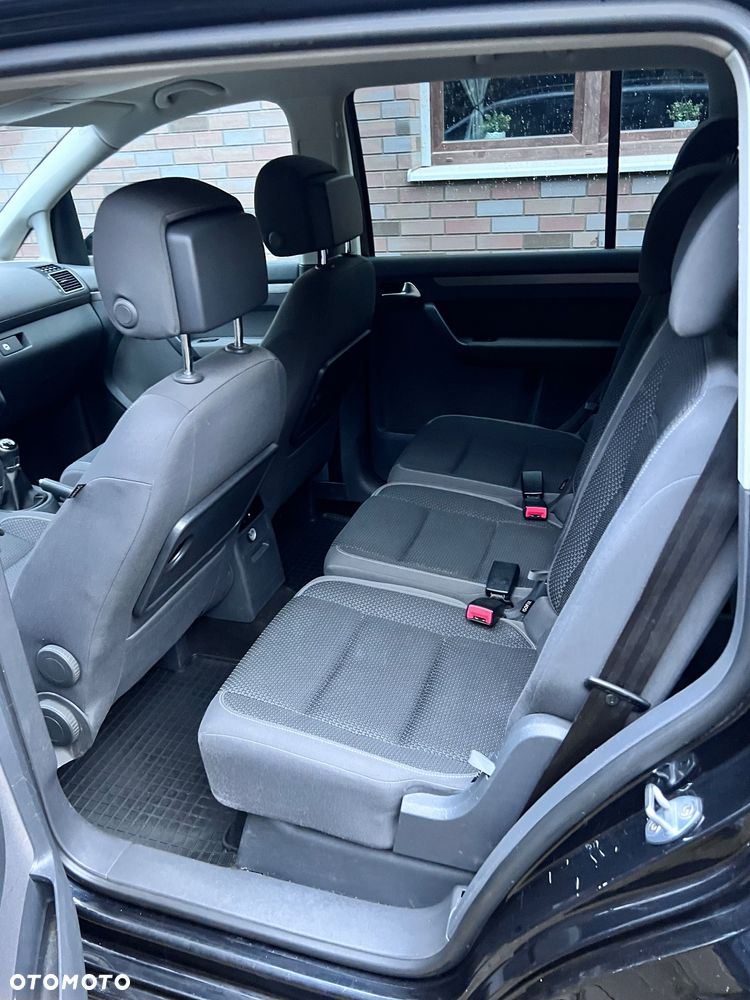 Volkswagen Touran - 23