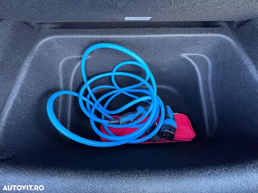 Tesla Model Y Long Range Dual Motor AWD - 39