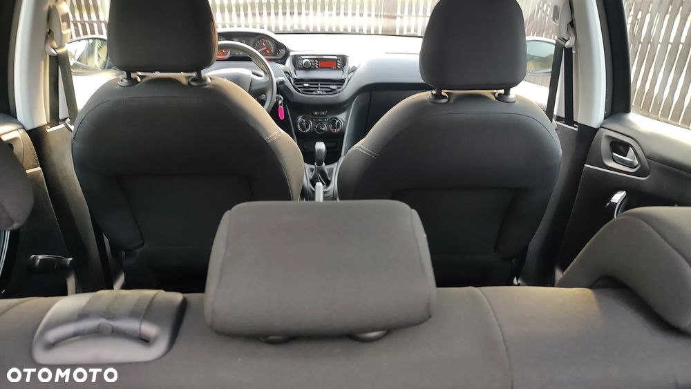 Peugeot 208 - 10