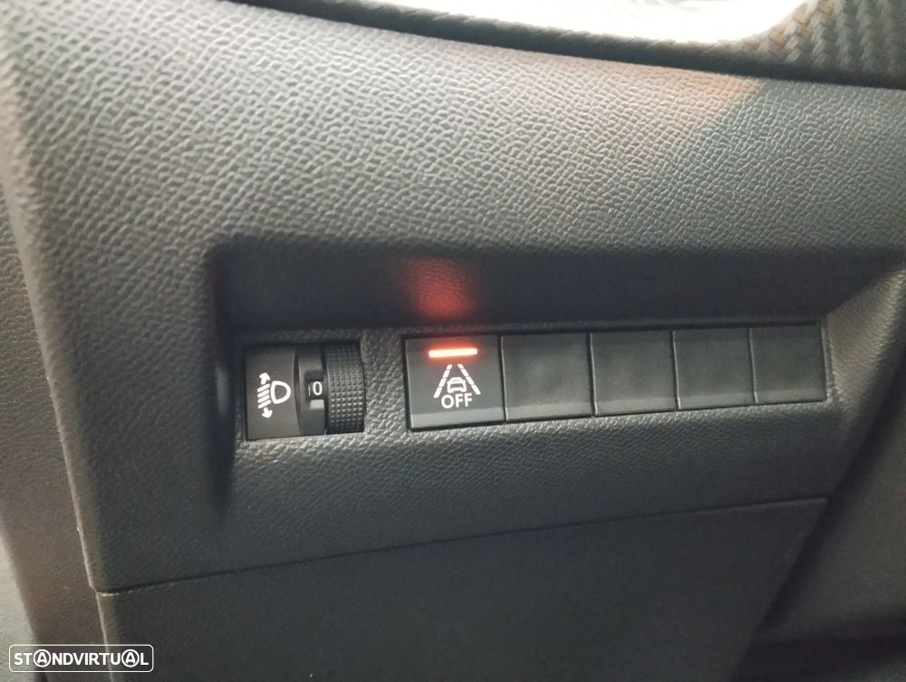 Peugeot 2008 1.2 PureTech Active Pack - 16