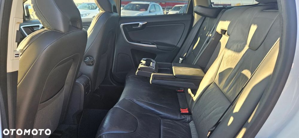 Volvo XC 60 D5 AWD Geartronic Summum - 27