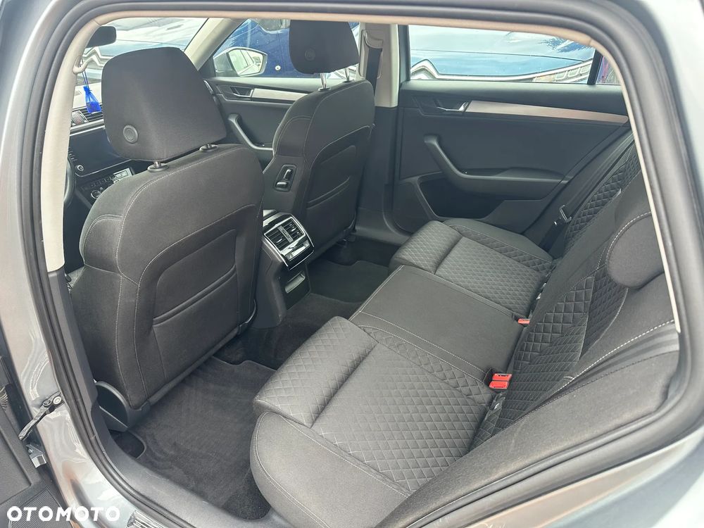 Skoda Superb 2.0 TDI SCR 4x4 Style DSG - 11