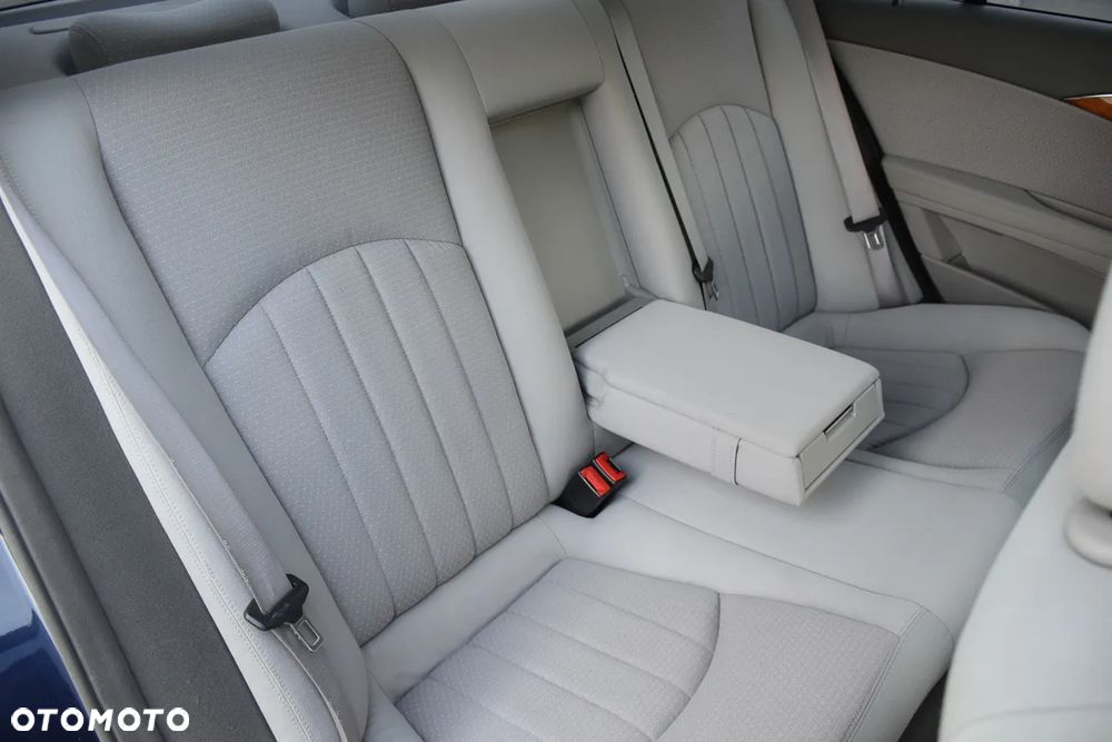 Mercedes-Benz Klasa E 500 4-Matic Avantgarde - 35