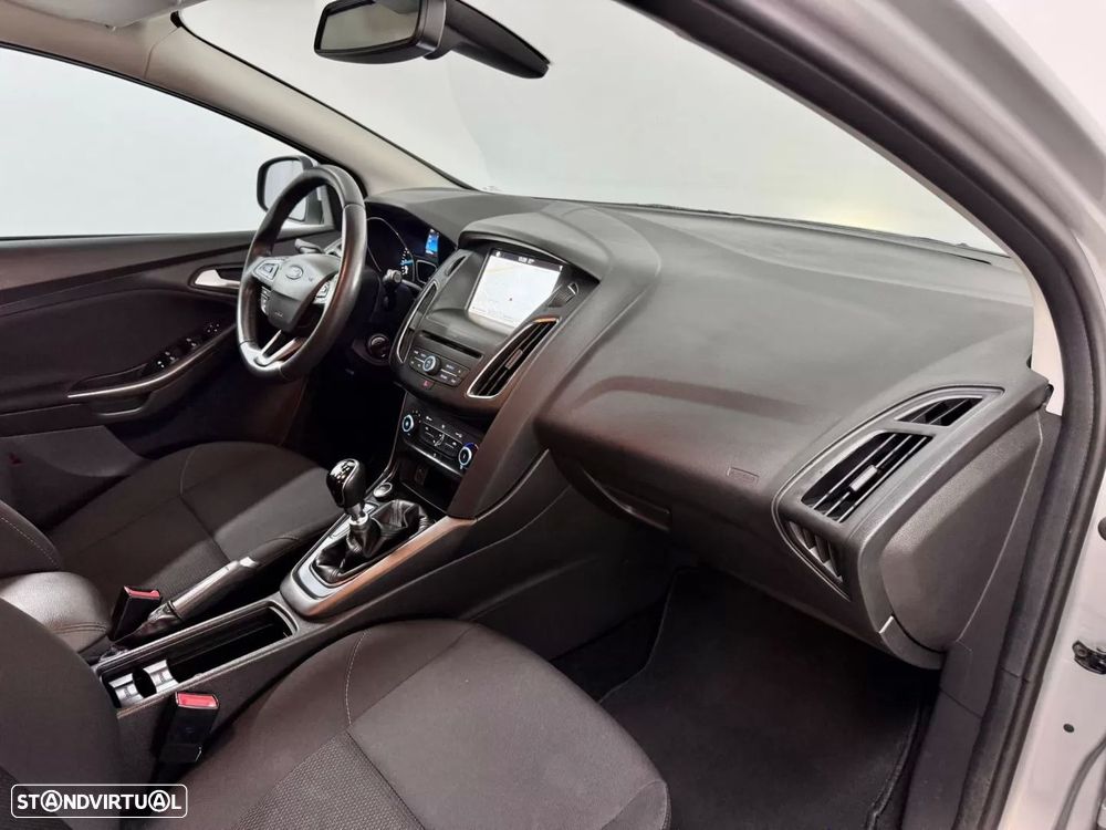 Ford Focus 1.0 EcoBoost S&S ACTIVE X - 45