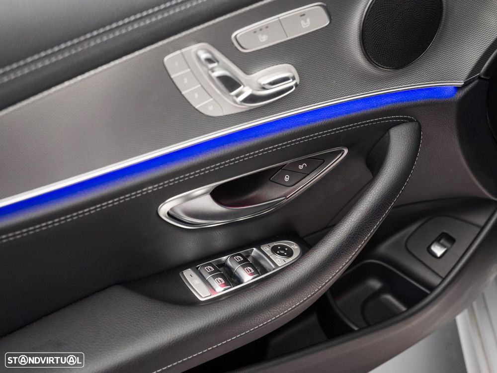 Mercedes-Benz E 300 de AMG Line - 18