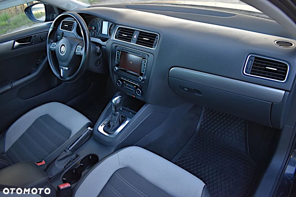 Volkswagen Jetta 1.6 TDI DSG Blue Motion Technology Life - 32