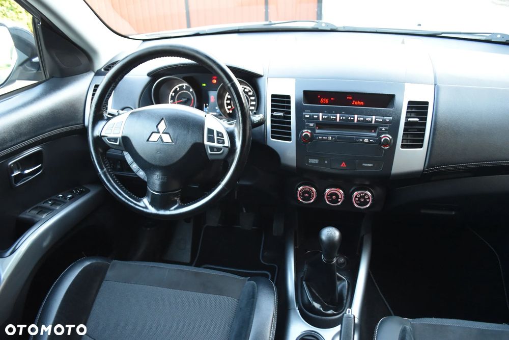 Mitsubishi Outlander 2.0 2WD Inform - 27