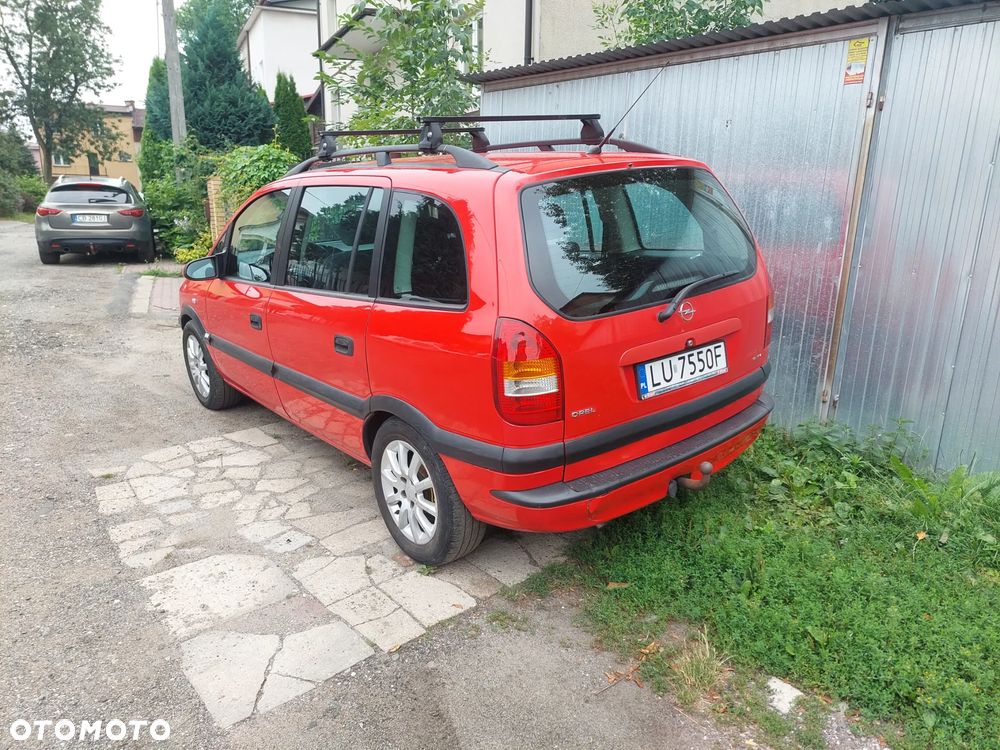 Opel Zafira 1.8 16V Elegance - 2