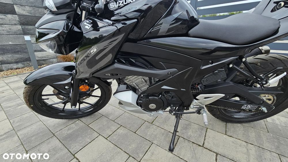 Suzuki GSX - 6