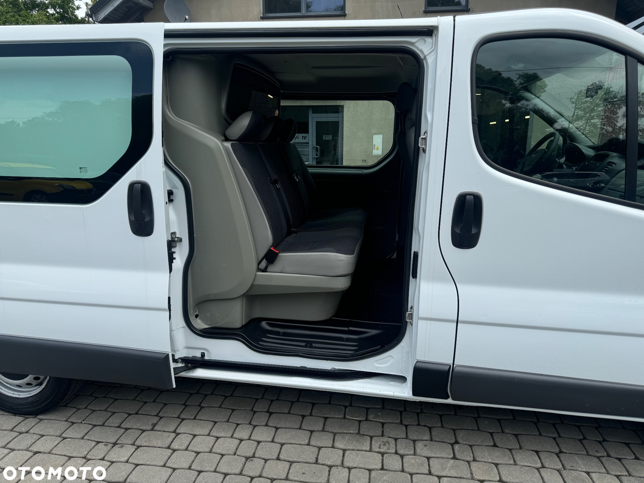 Opel Vivaro - 11