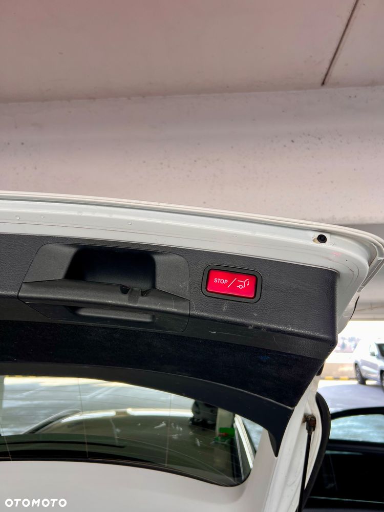 Mercedes-Benz Klasa E 220 d 4-Matic 9G-TRONIC - 27