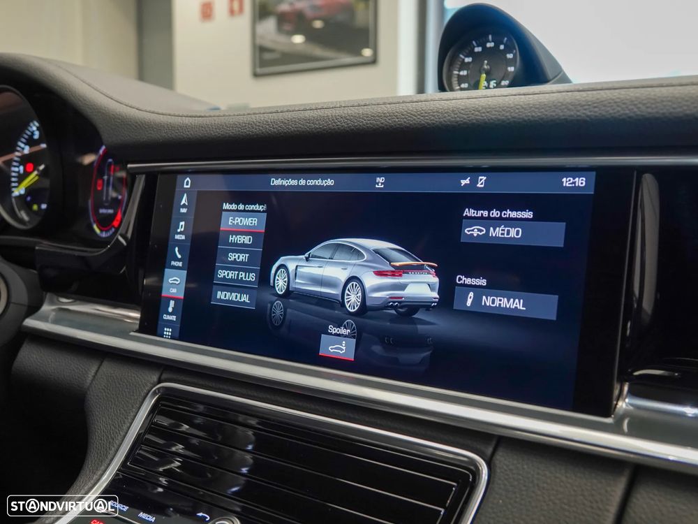 Porsche Panamera 4 E-Hybrid - 33