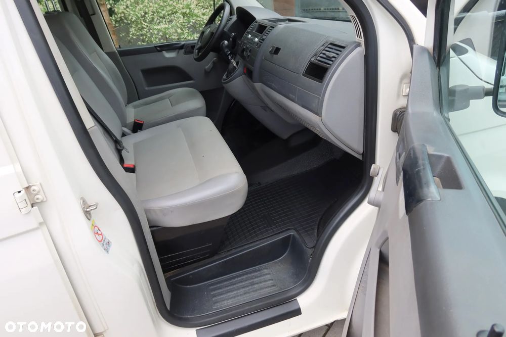 Volkswagen Transporter - 11