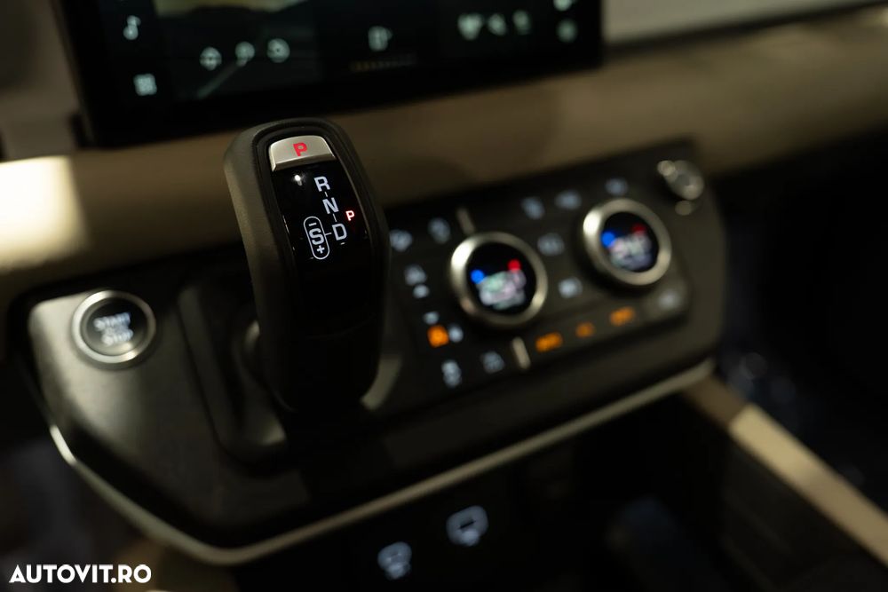 Land Rover Defender 110 2.0 P300 SE - 6