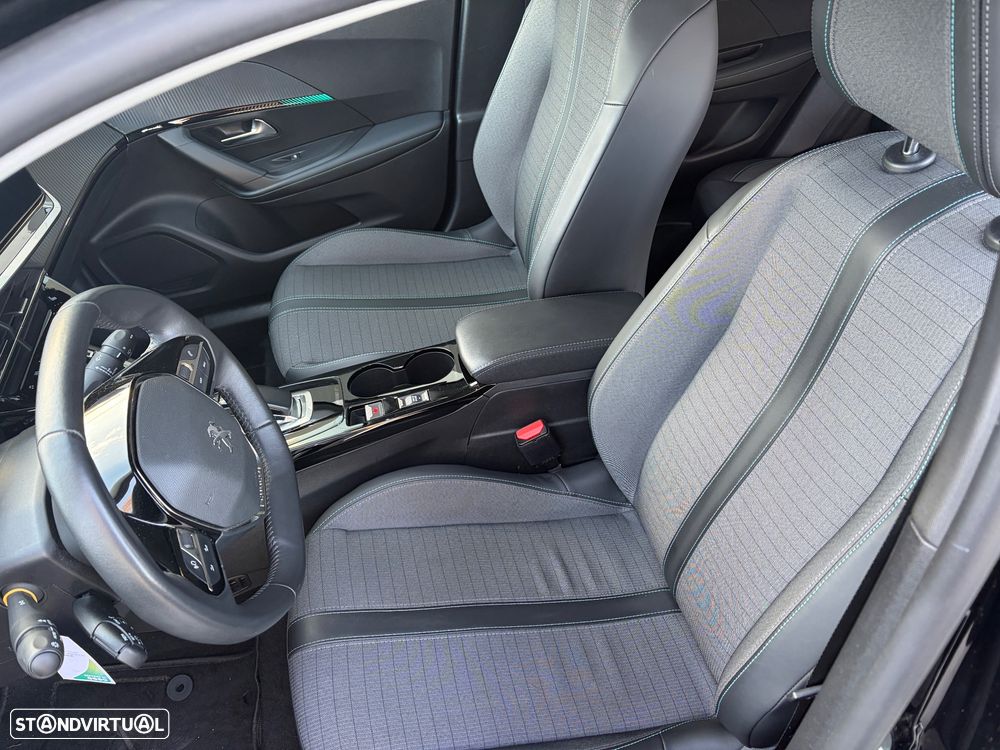 Peugeot e-2008 Allure Pack - 10
