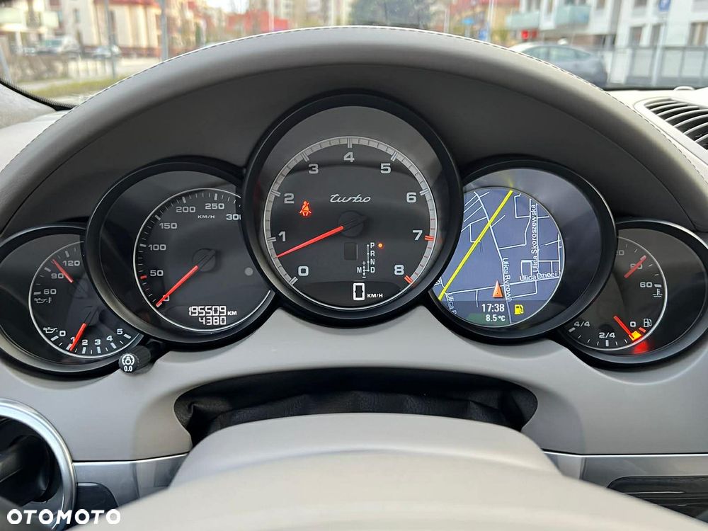 Porsche Cayenne Turbo Tiptronic S - 24