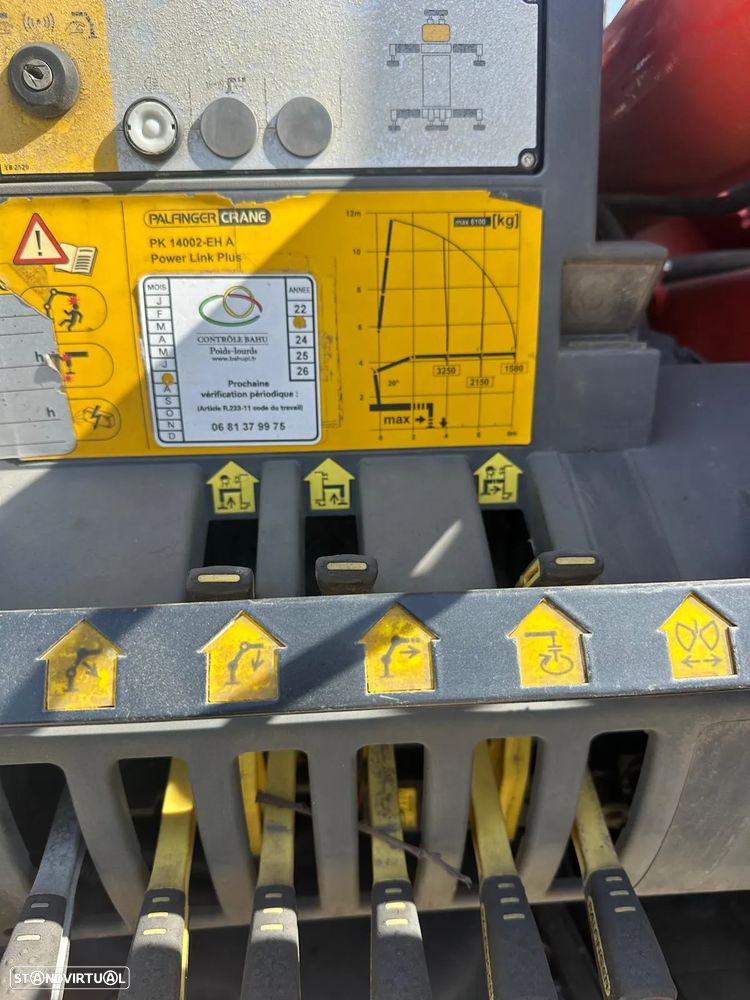 Iveco TRAKKER TRIBASCULANTE C/ GRUA COM COMANDO - 3