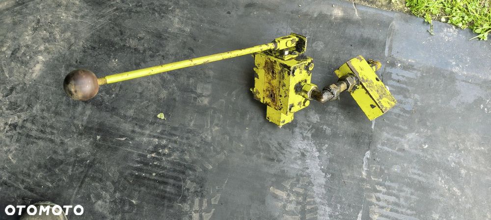 CLAAS Mercator 75 rozdzielacz hydrauliczny oleju - 4