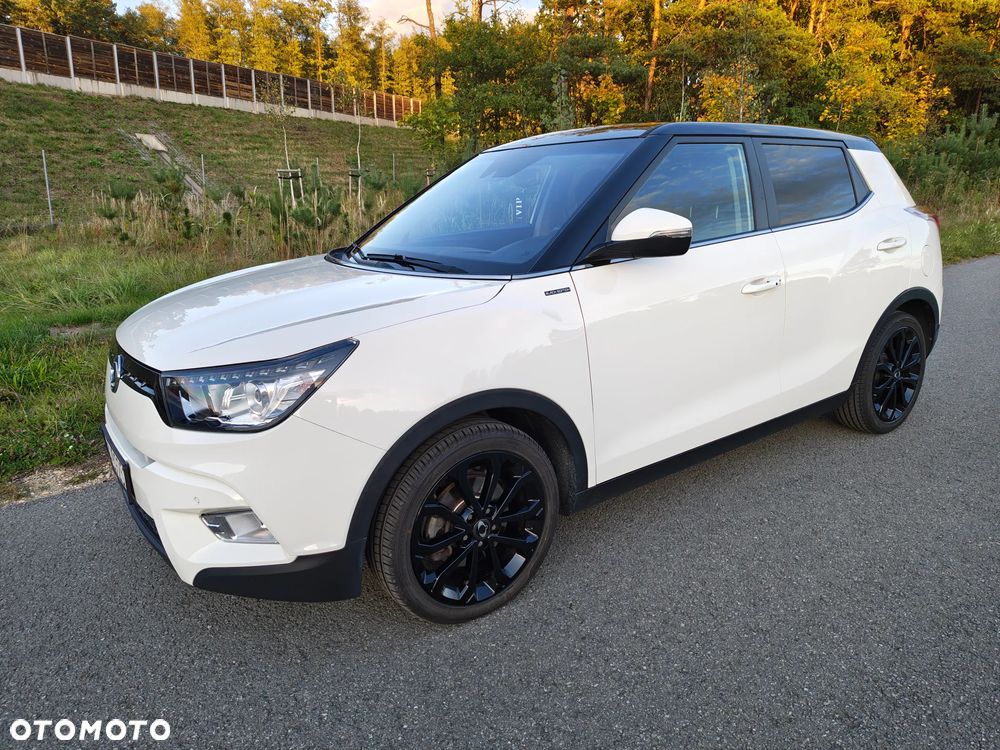 SsangYong/KGM Tivoli e-XGi 160 2WD Black+White - 13