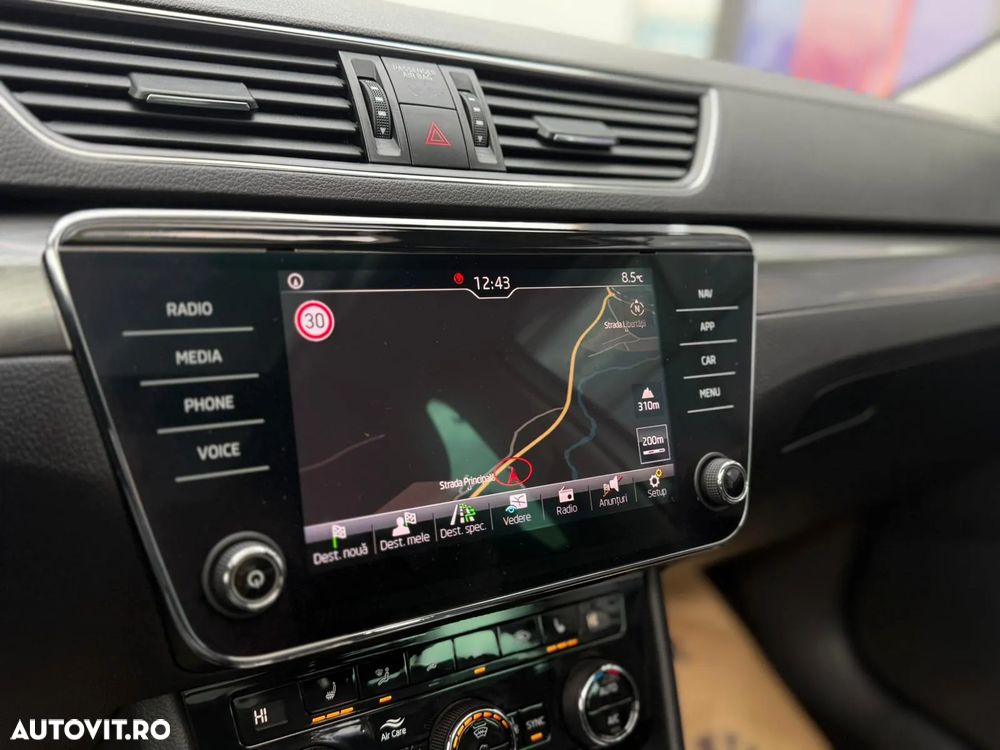 Skoda Superb Combi 2.0 TDI DSG Premium Edition - 16