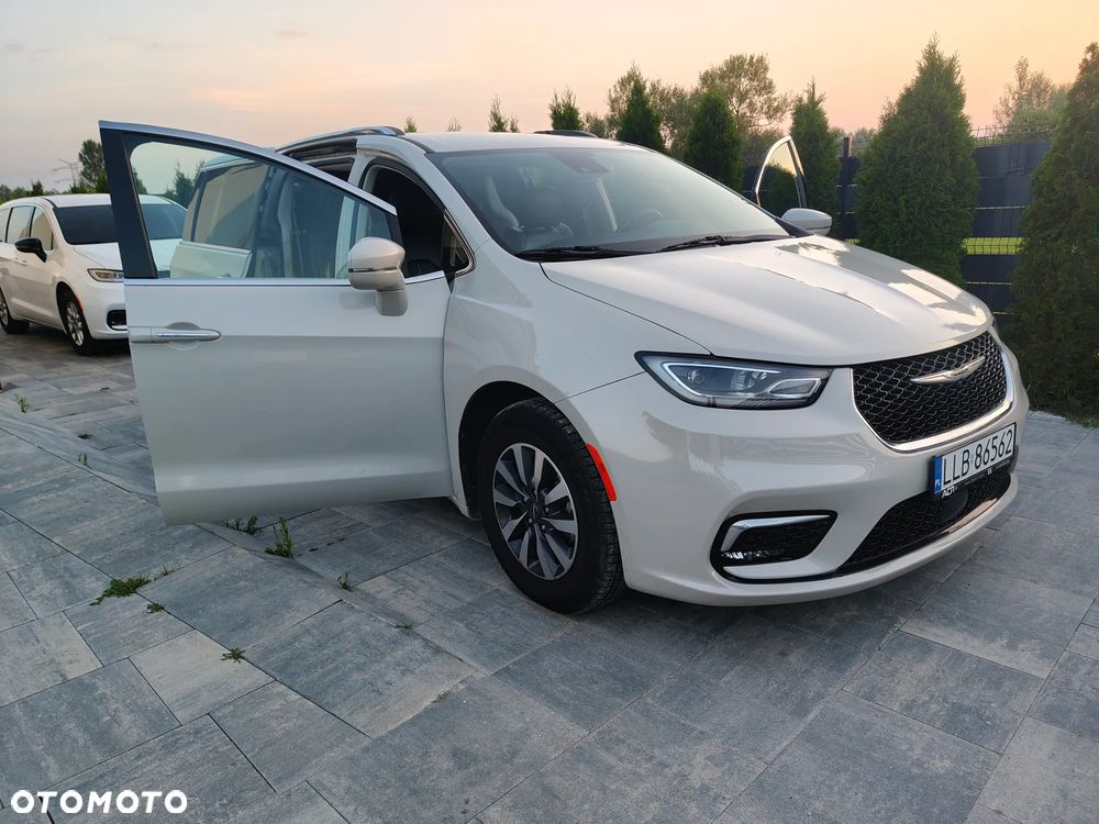 Chrysler Pacifica - 30