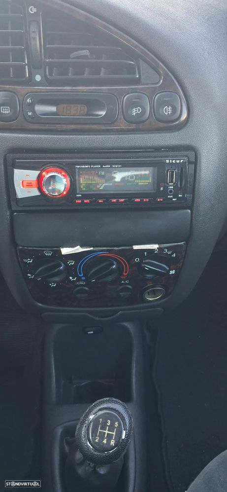 Ford Fiesta 1.25 Ghia - 11