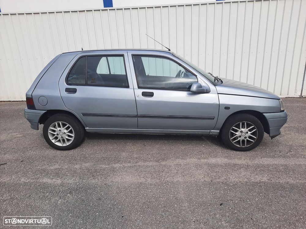 Renault Clio 1.9 RT - 2