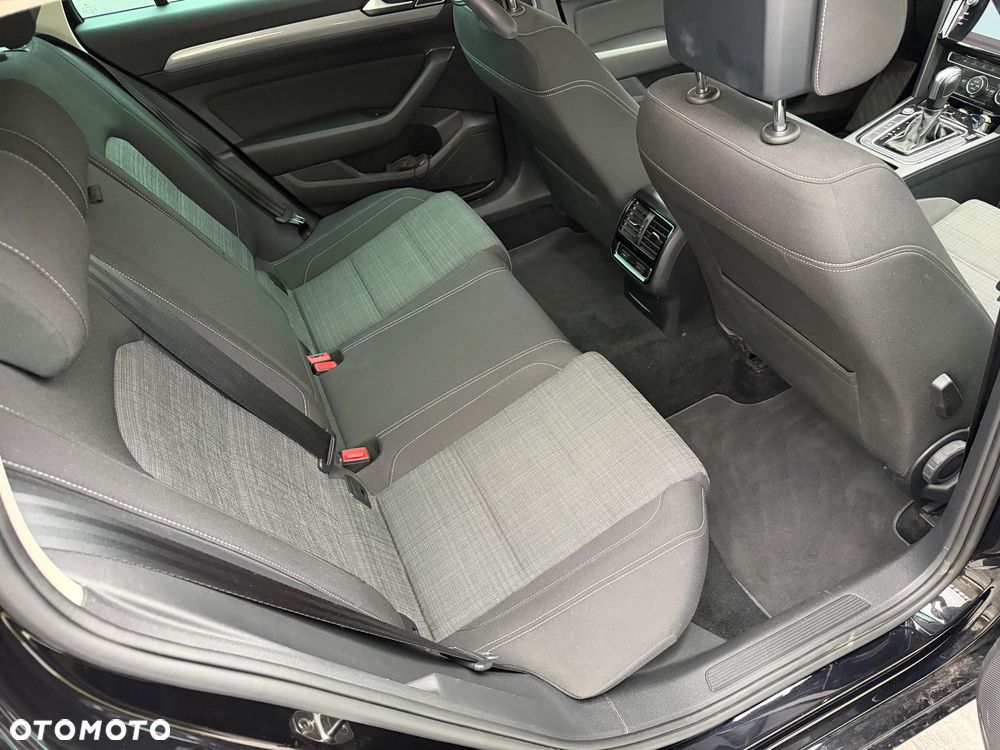 Volkswagen Passat - 22