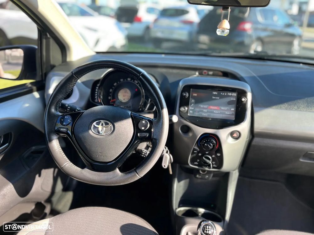 Toyota Aygo x-business - 12