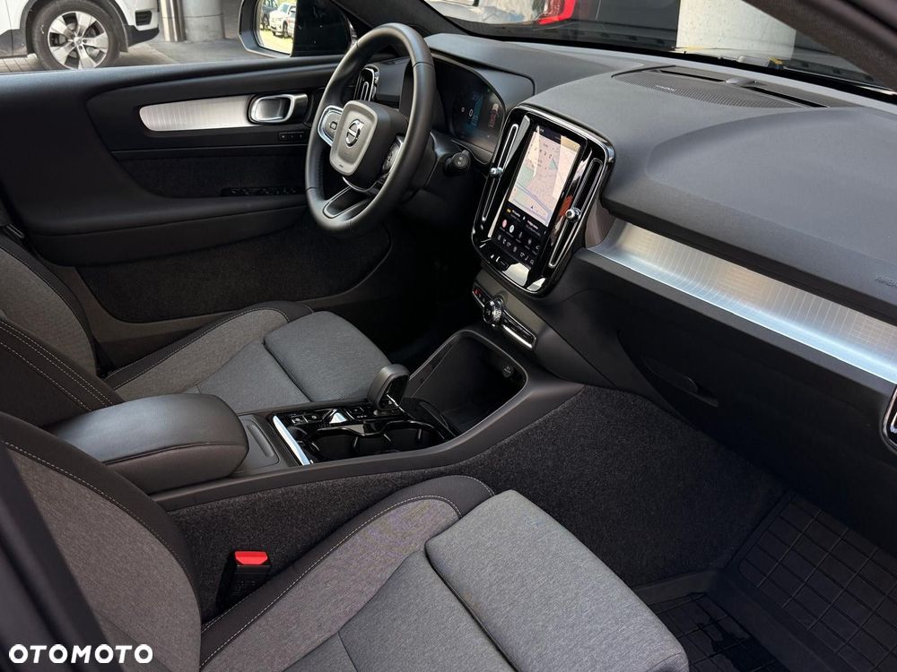 Volvo XC 40 B3 Plus Dark - 12