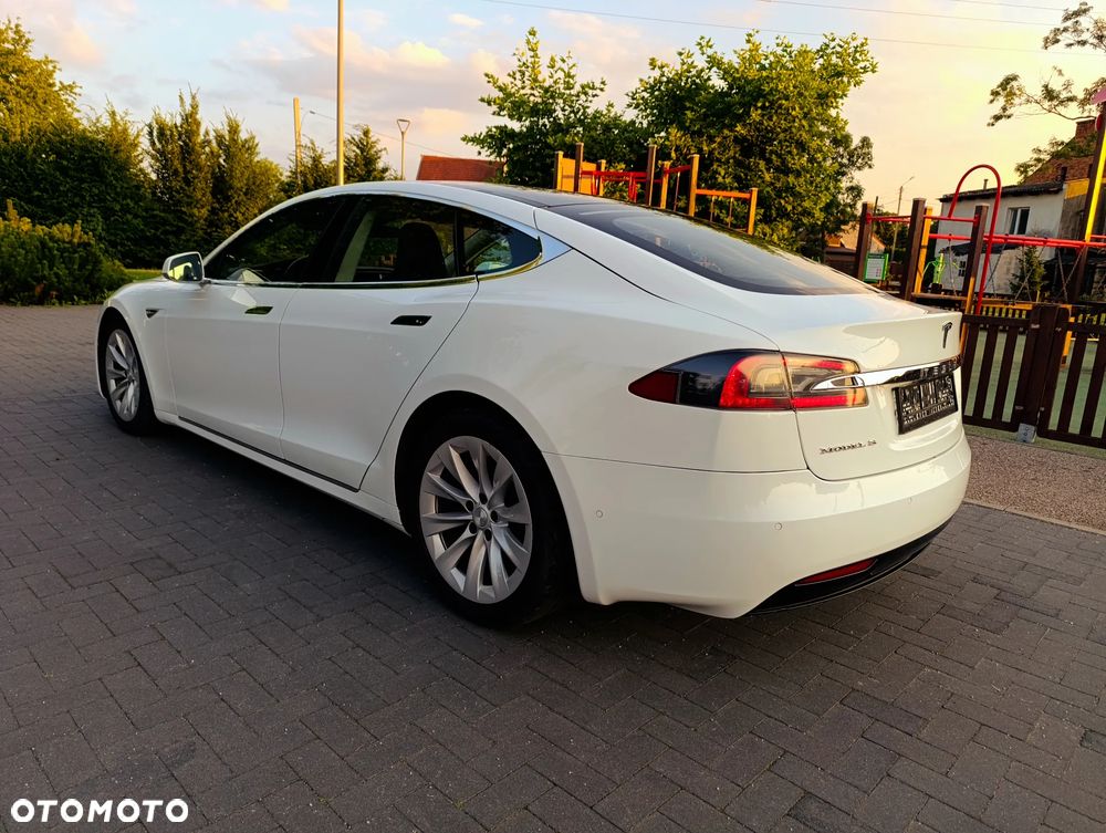 Tesla Model S Long Range Plus - 32