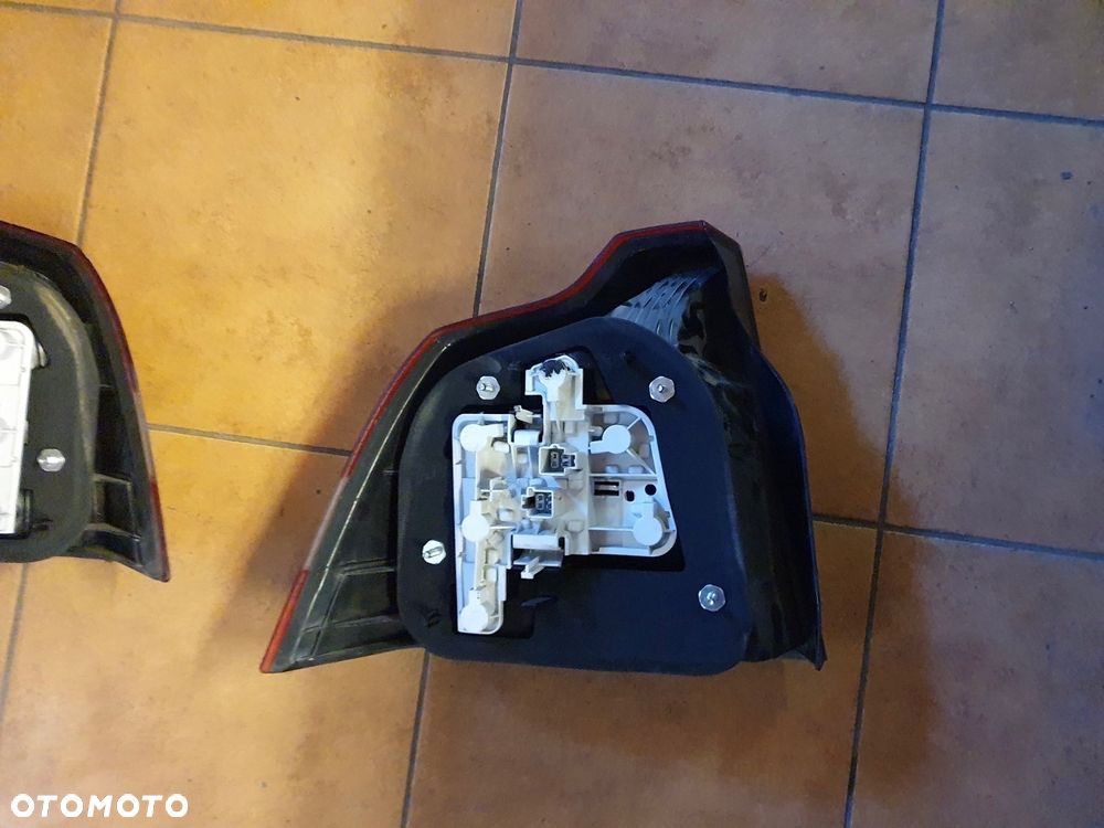 LAMPA PRAWY TYŁ VOLVO S40 - 7