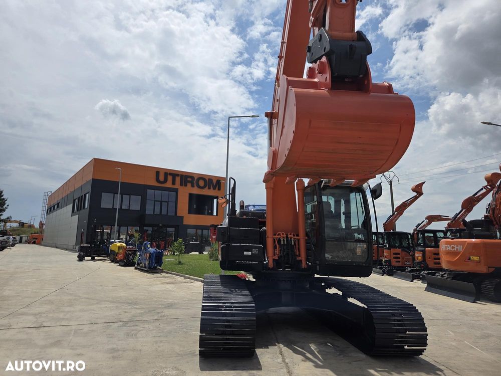 Hitachi ZX250-6, 2019, 6.254h, Masa operationala 27,1tone, cupa NOUA 1,55mc, cupla rapida, lant 80% bun doar 1.109h deplasare, consum mediu 12,5l/h, ad sapare 7m, camera spate si laterale, ridica 16,2 avertizare antirasturnare, 3 pompe hidr, PROMOTIE 86.900 - 11