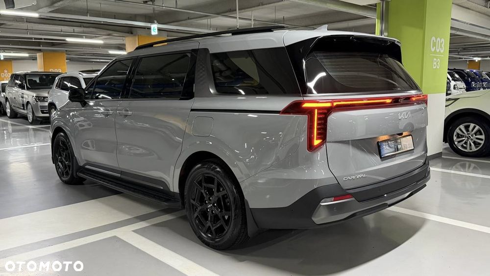 Kia Carnival - 8