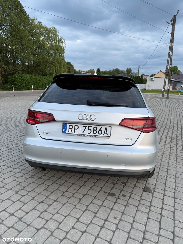Audi A3 Sportback 1.6 TDI DPF Ambition S tronic - 4