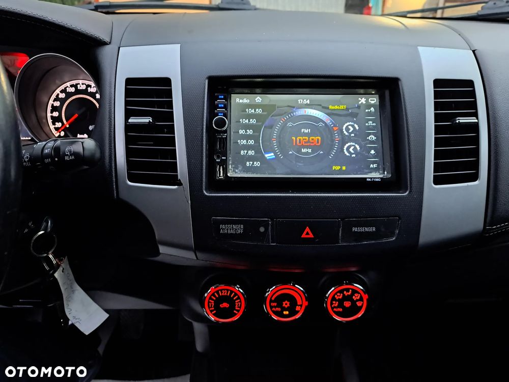 Mitsubishi Outlander - 23