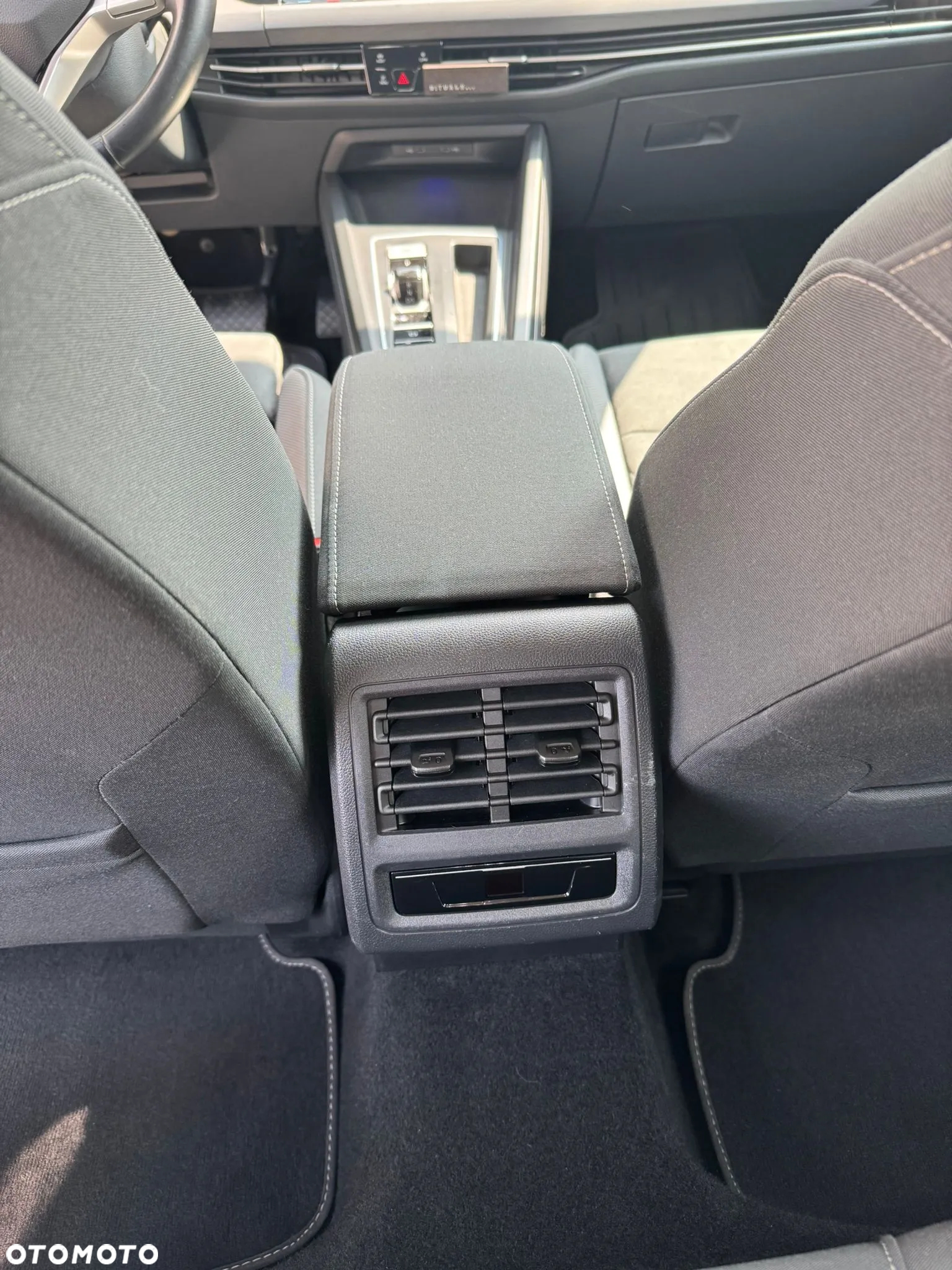 Volkswagen Golf - 37